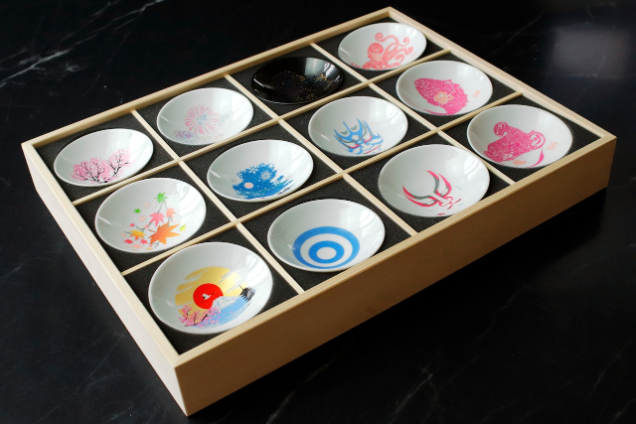 thermochromic sake cup 12pc set (color changes with cool) thermochromic sake cup 12pc set (color changes with cool)